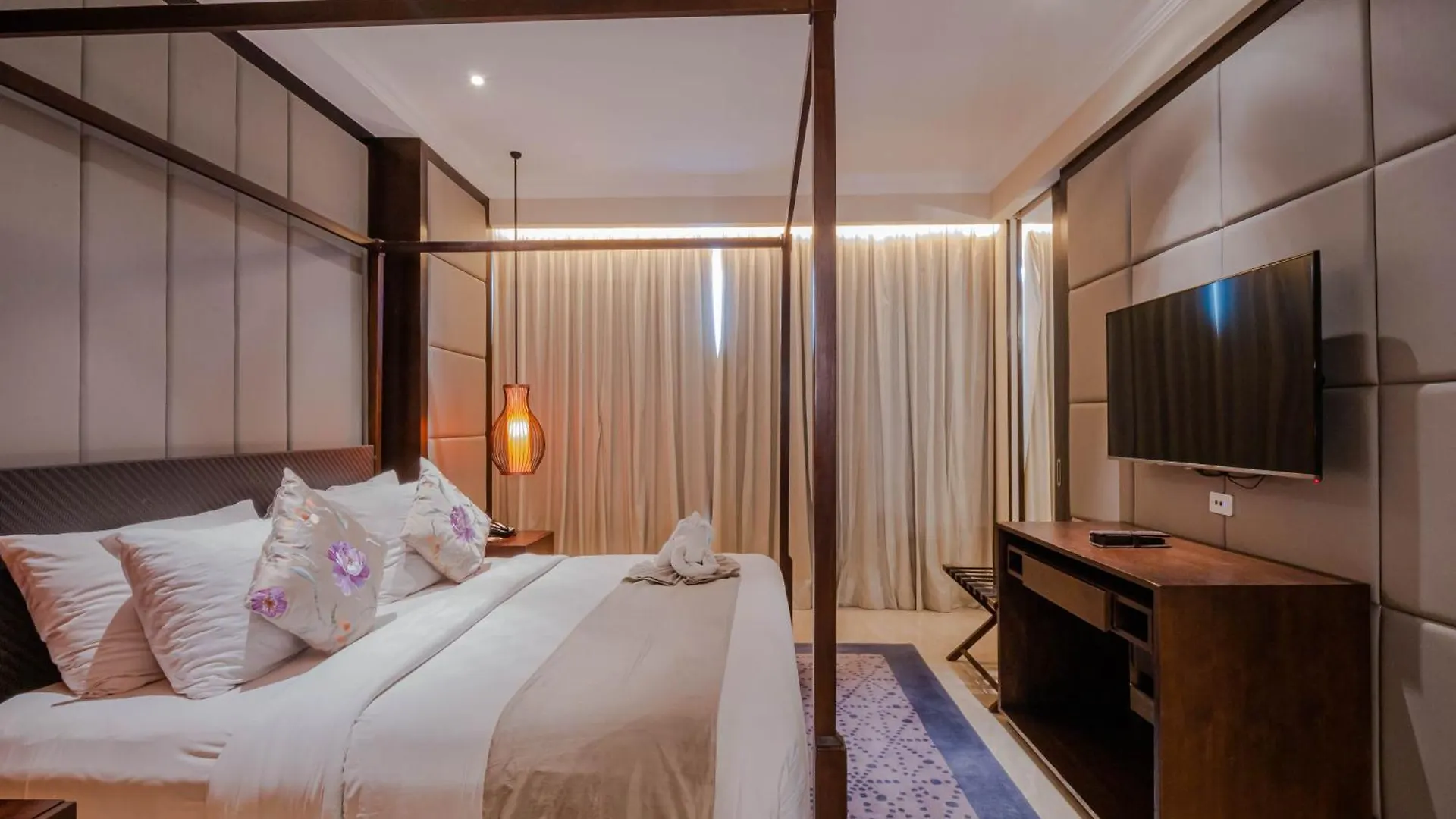 Jambuluwuk Oceano Seminyak Hotel