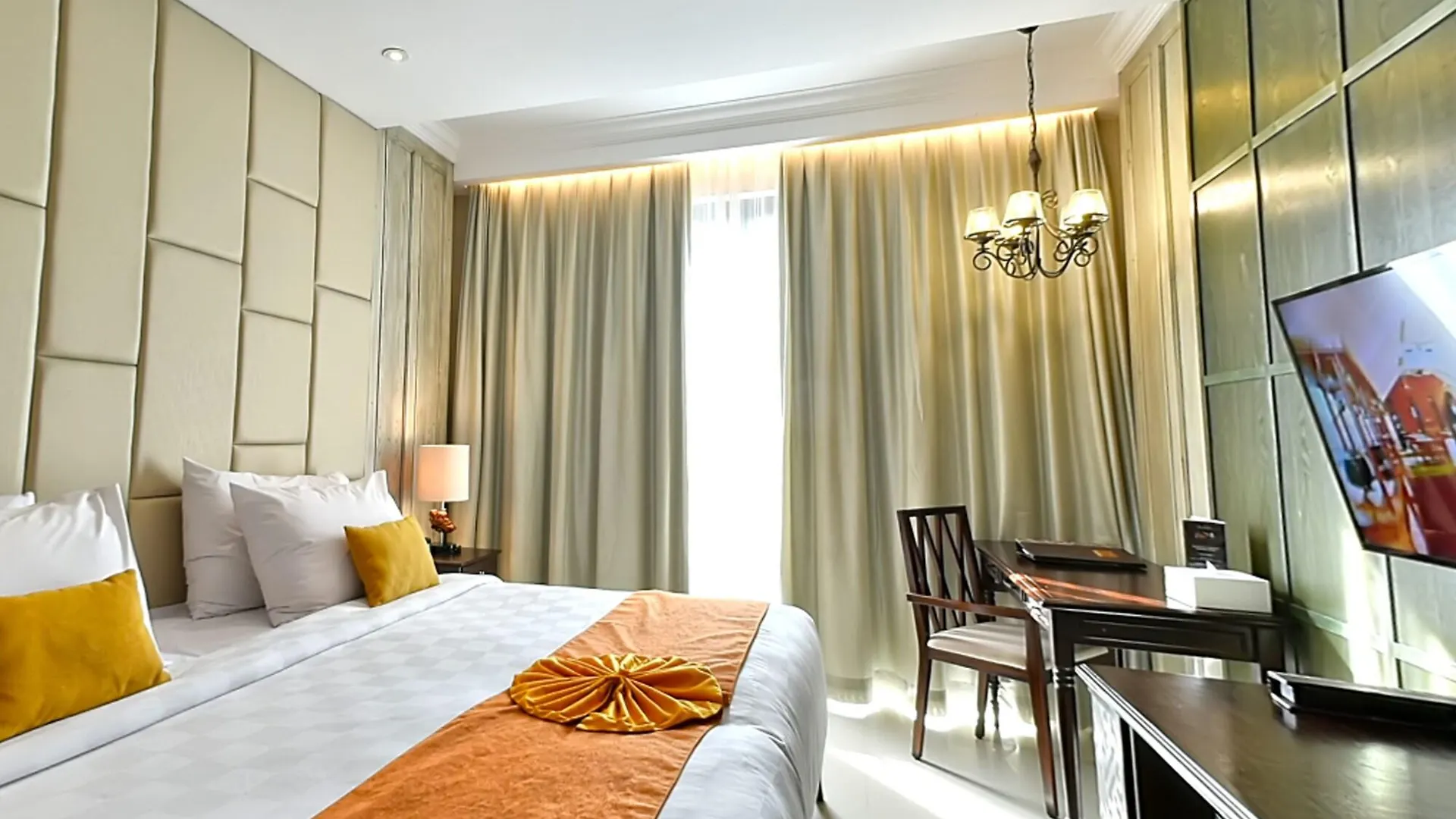 Jambuluwuk Oceano Seminyak Hotel