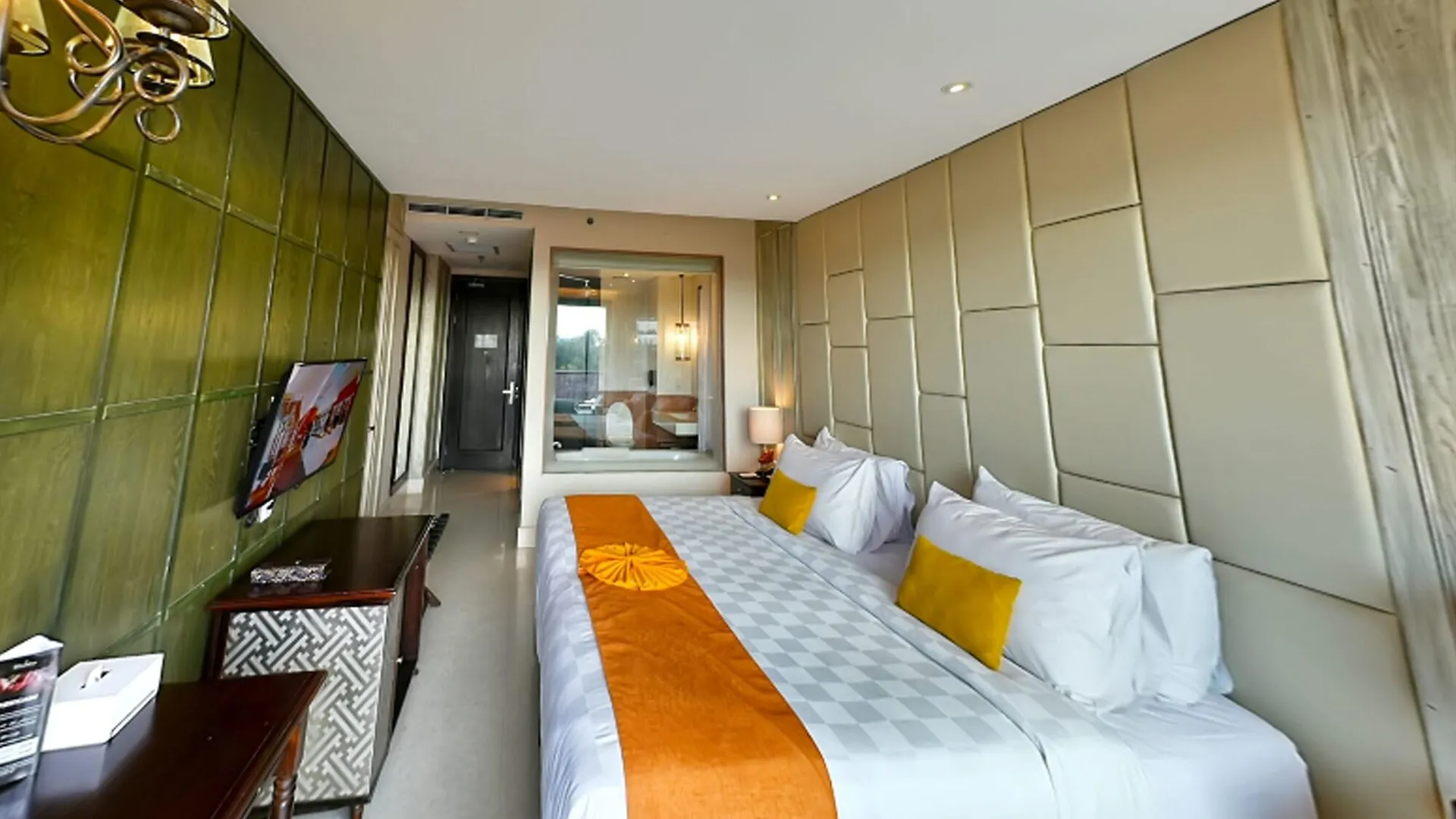 Jambuluwuk Oceano Seminyak Hotel