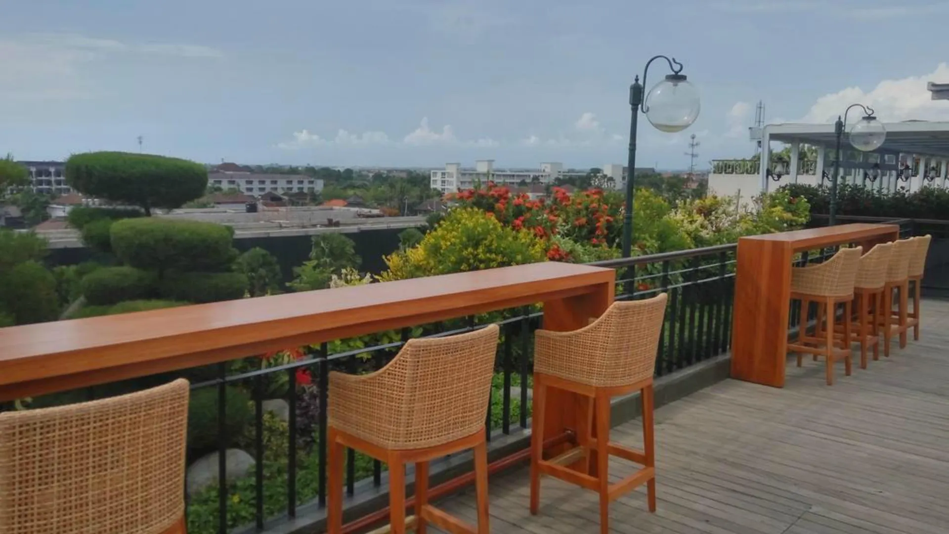 Jambuluwuk Oceano Seminyak Hotel
