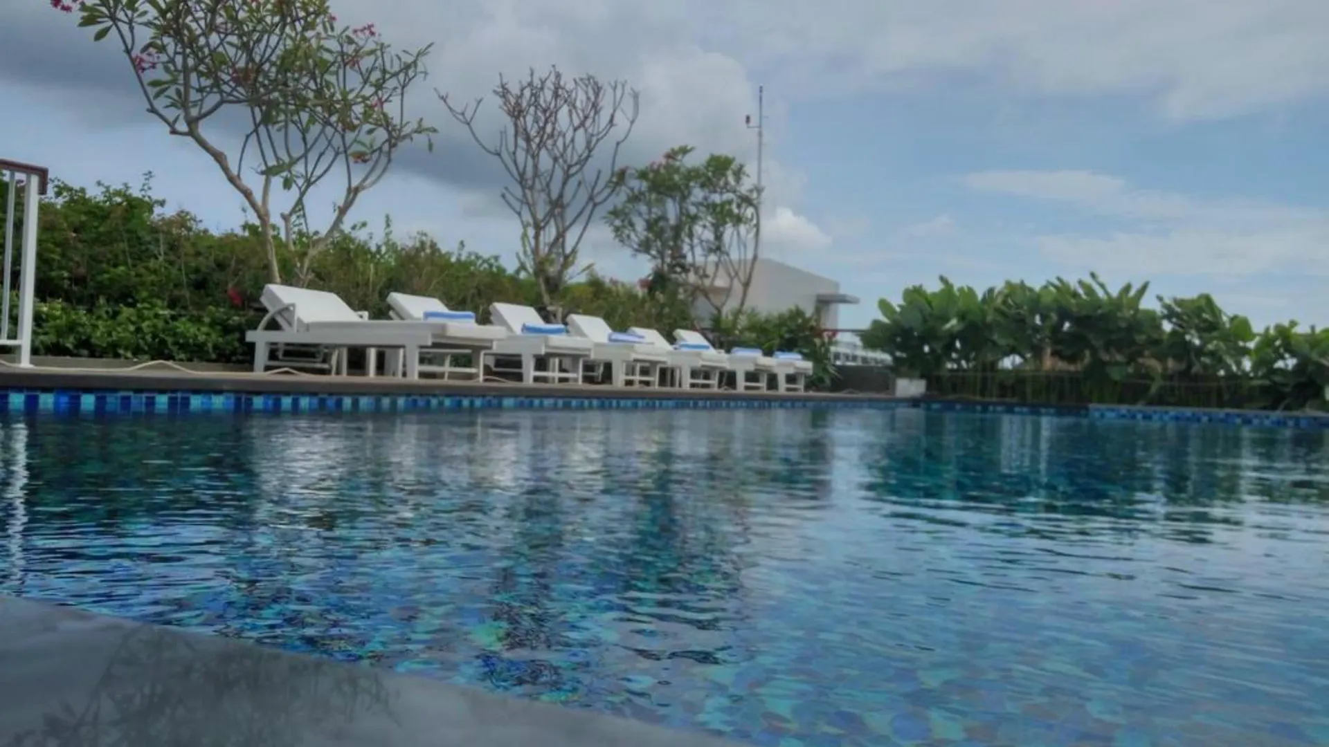 Jambuluwuk Oceano Seminyak Hotel